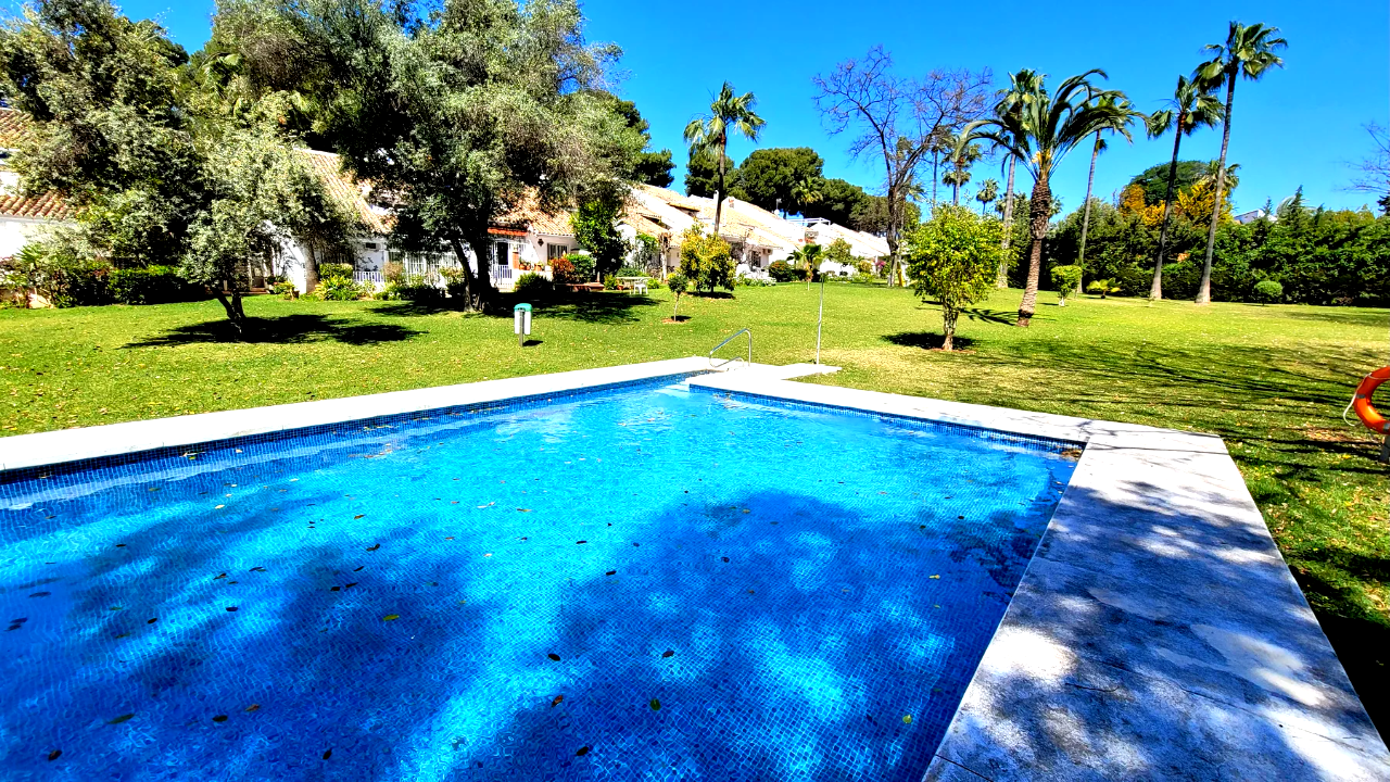Piscina comunitaria de Casa con Encanto en Marbella